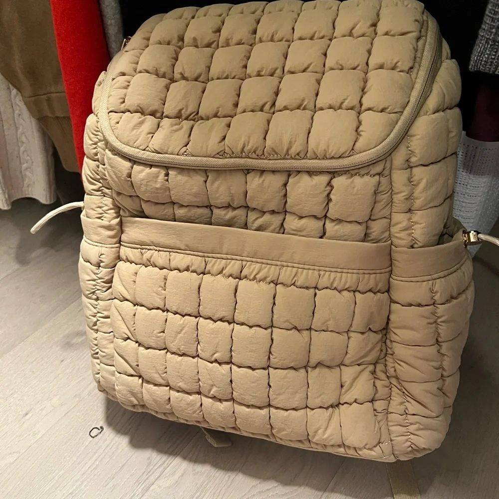 New without tags: Universal Threads Puffer Bagpack in Tan. MSRP $40 - Picture 4 of 7